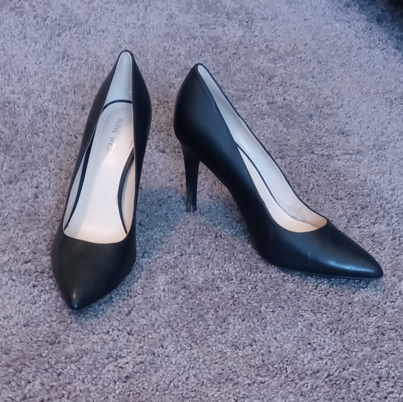 (SOLD) Nine West Heels - Picture 2 of 4